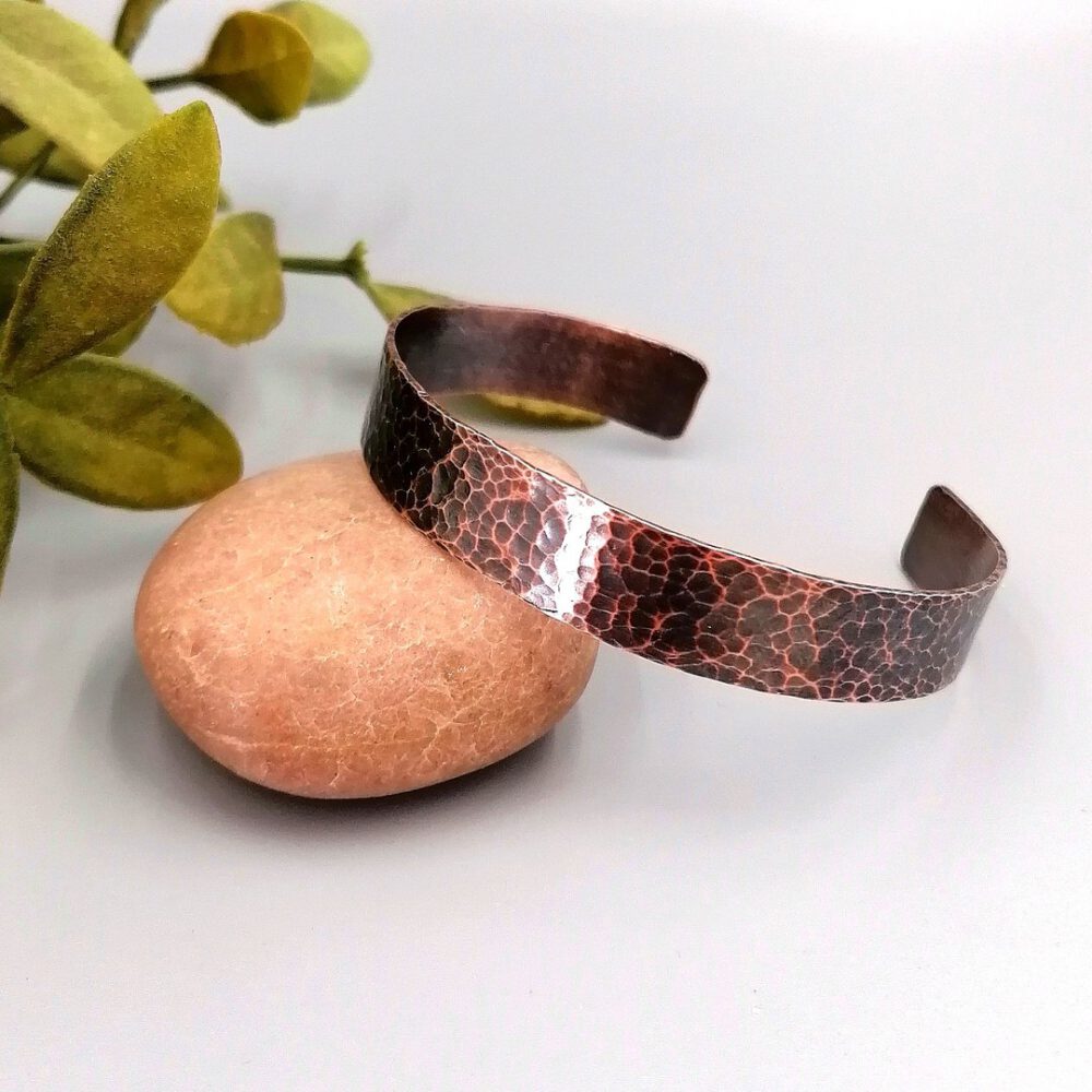 Breiter Kupferarmreif im Vintage-Look, oxidiert und gehämmert, Unikatschmuck Kupfer Armreif-Armspange gehämmert