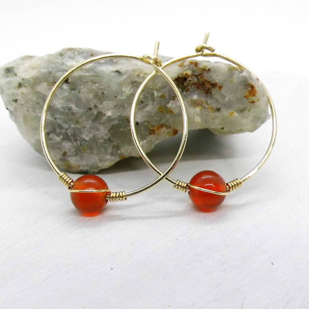 gold-creolen-mit-karneol-edelstein-perlen Creolen Goldfilled mit orangem Karneol