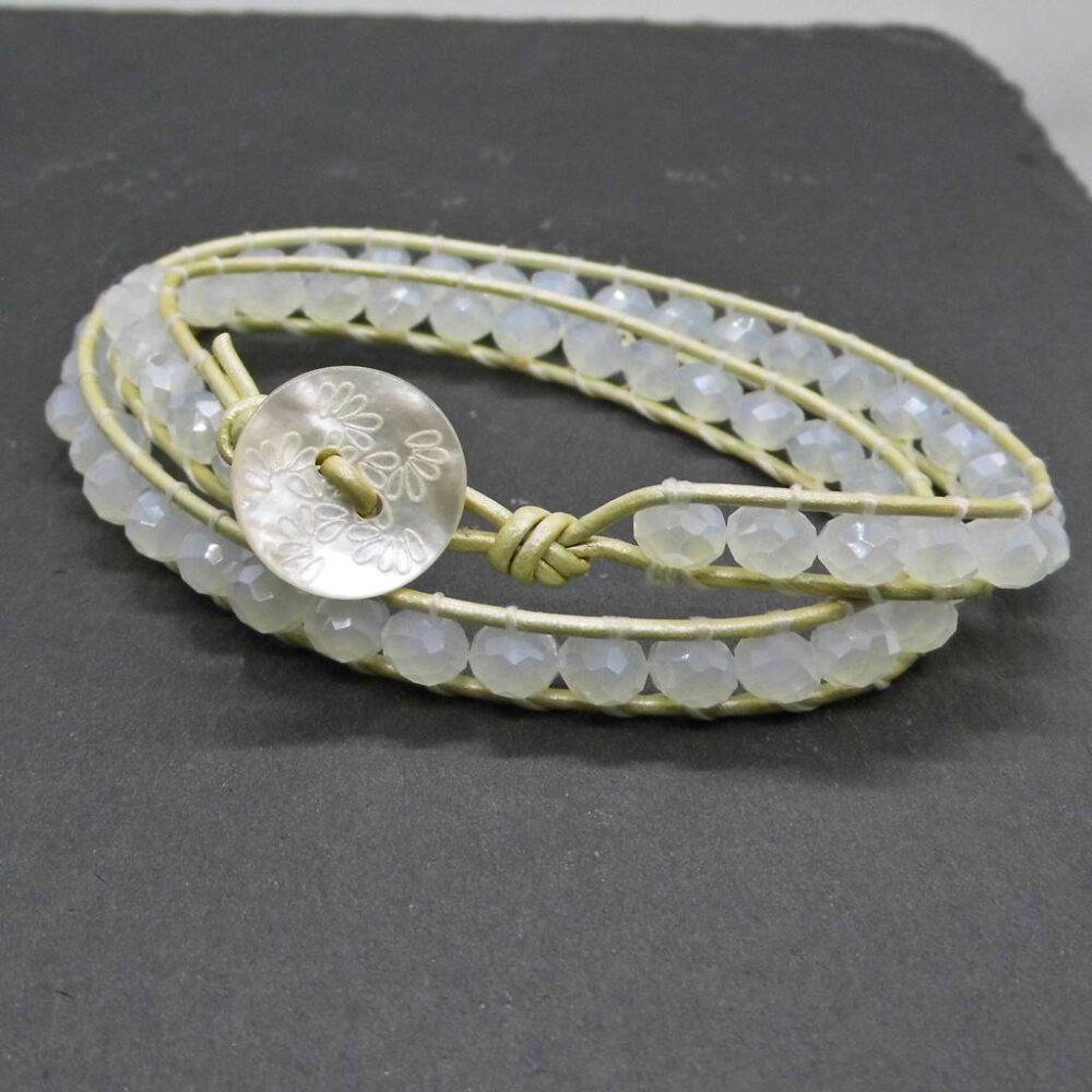Wickel Armband creme mit Kristallperlen