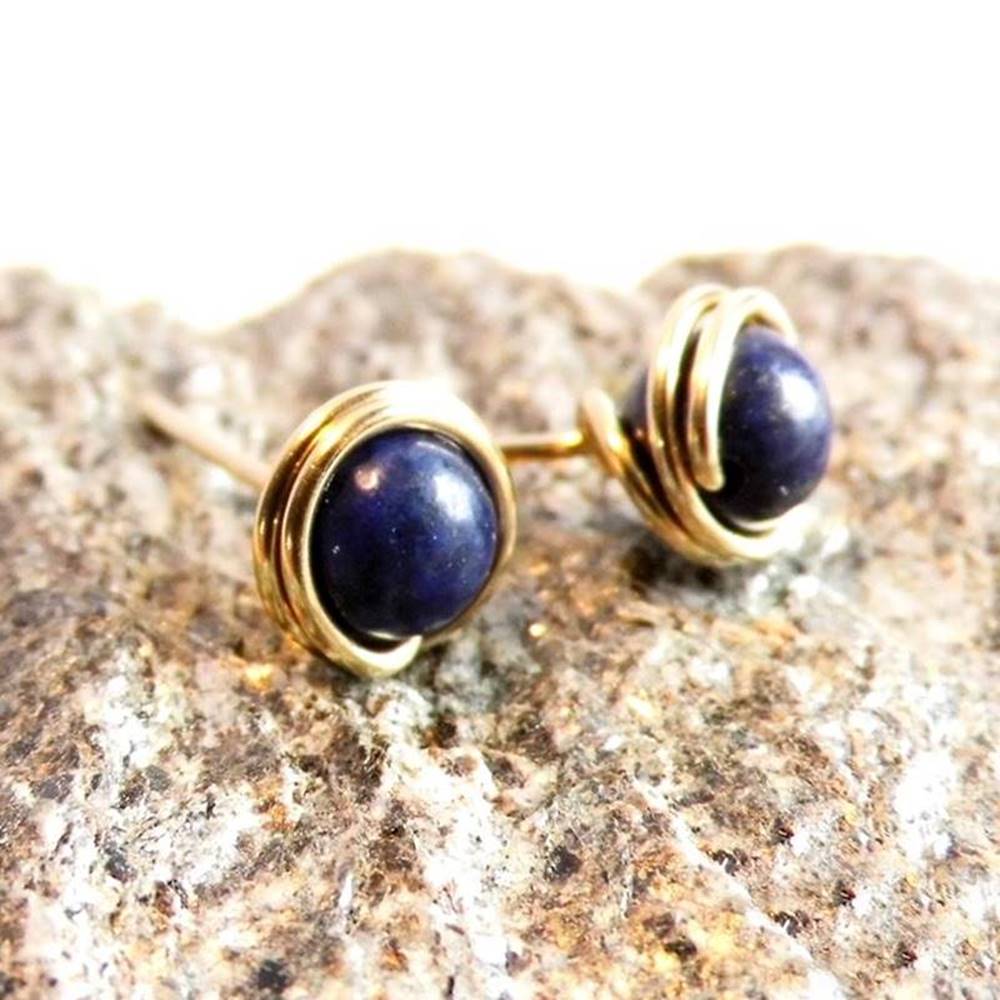 lapislazuliperlen-in-goldfilled-draht-eingefasst Ohrstecker Lapislazuli Goldfilled