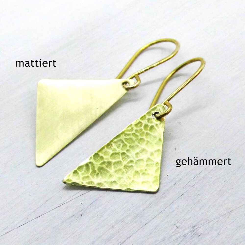ohrhaenger-goldene-dreiecke-mattiert-oder-gehaemmert Ohrhänger Messing Dreieck gold