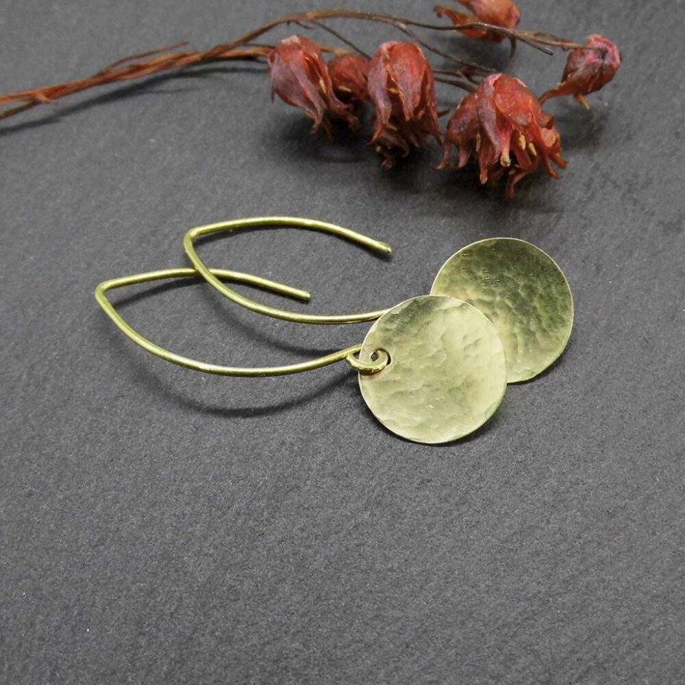 ohrhaenger-messing-scheiben-gehaemmert Ohrhänger goldene Scheiben gehämmert