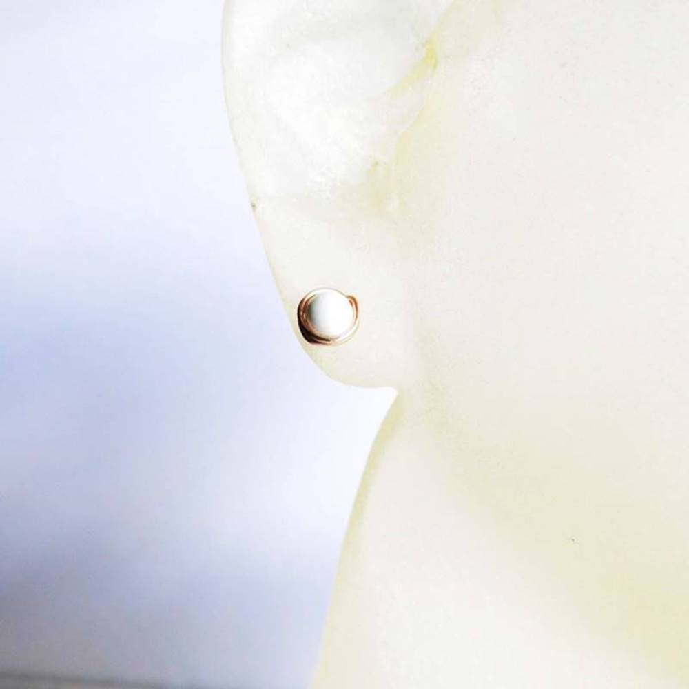 ohrstecker-mini-weiss-rosegold Ohrstecker weiße Howlith Perlen Rosegoldfilled