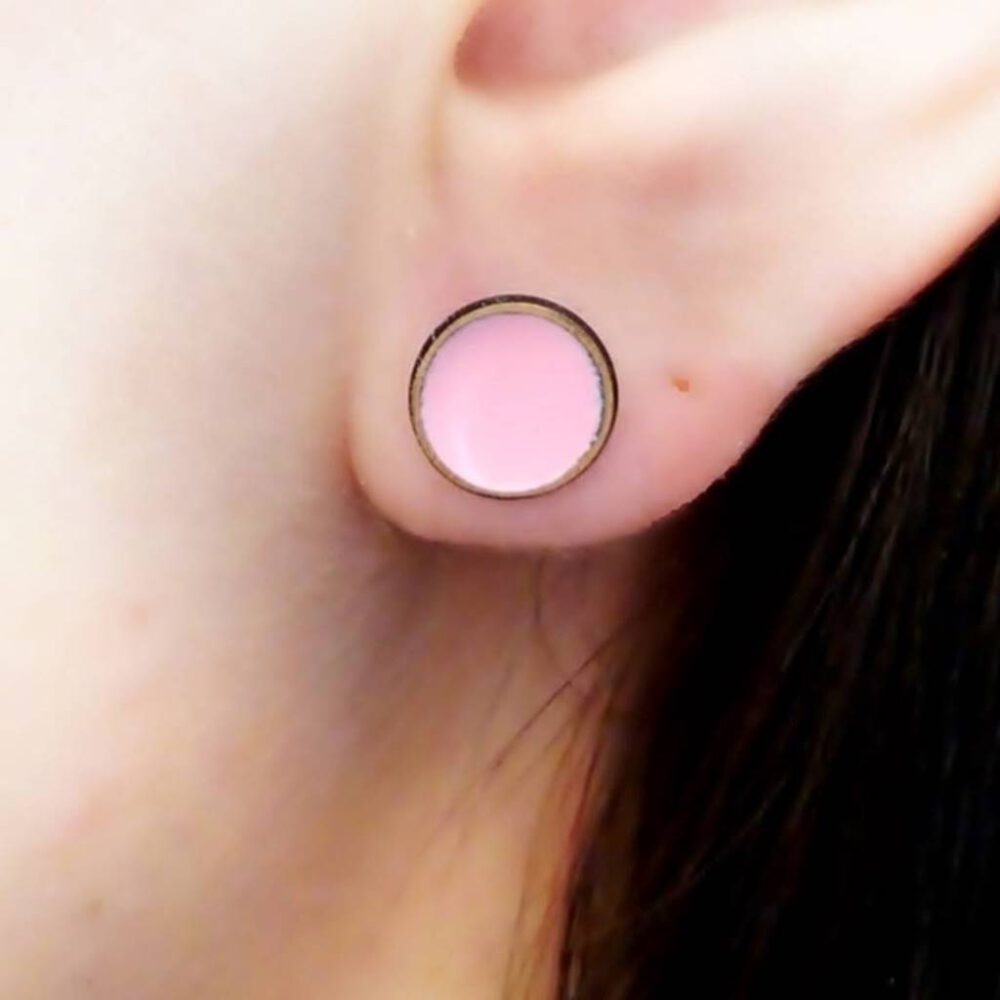 Emaillierte Ohrstecker rosa