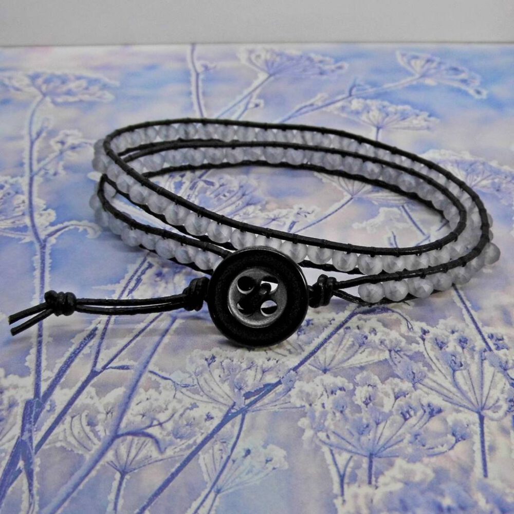 perlen-wickelarmband-leder Leder Wickelarmband grau schwarz