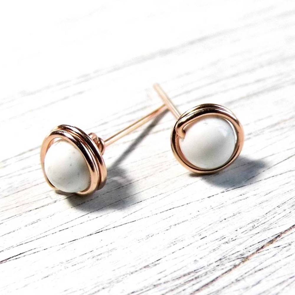rose-goldfilled-weisse-edelstein-ohrstecker Ohrstecker weiße Howlith Perlen Rosegoldfilled