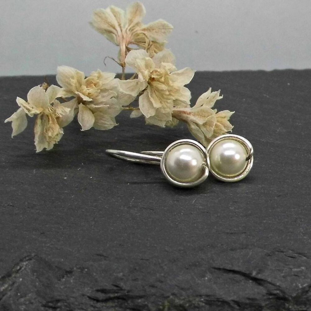 schlichte-perlen-ohrringe-creme Perlen Ohrhänger creme-weiss 935 Silber