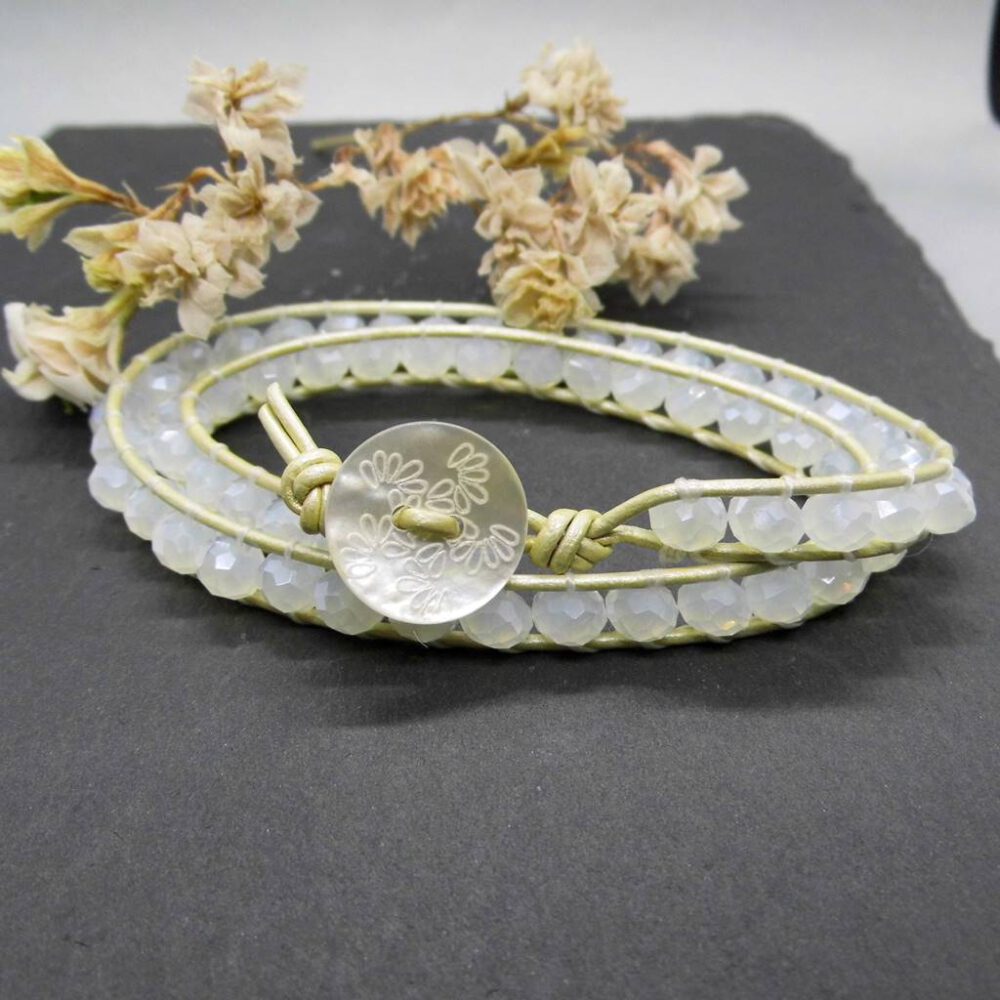 Wickel Armband creme mit Kristallperlen
