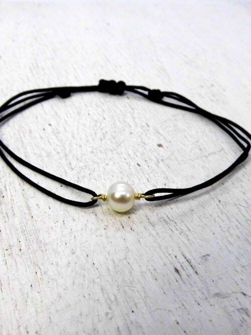 textilarmband-schwarz-weisse-suesswasserperle-goldfilled Armband Süsswasserperle gold Textilband
