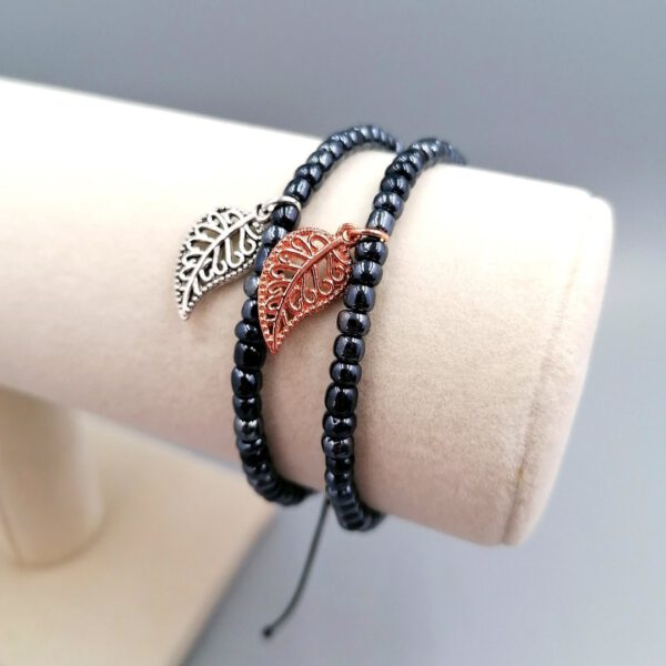 Detailaufnahme des filigranen rosegoldenen Blattes am Armband Armband Blättchen - schwarz, rosegold