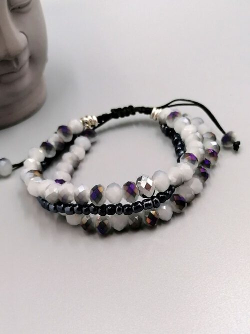 Mehrstrang-Armband-mit-Kristall-Perlen-in-grau-lila-und-schwarzen-Farbkombinationen