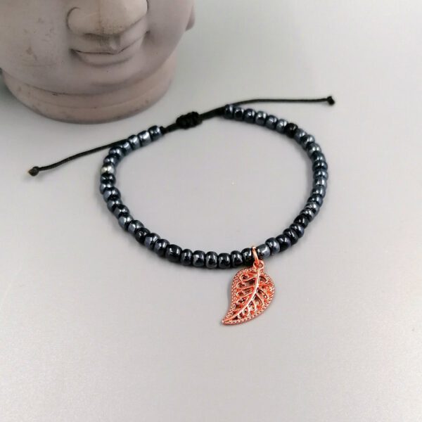 Schwarzes Rocailles-Armband mit rosegold Blatt-Anhänger Armband Blättchen - schwarz, rosegold