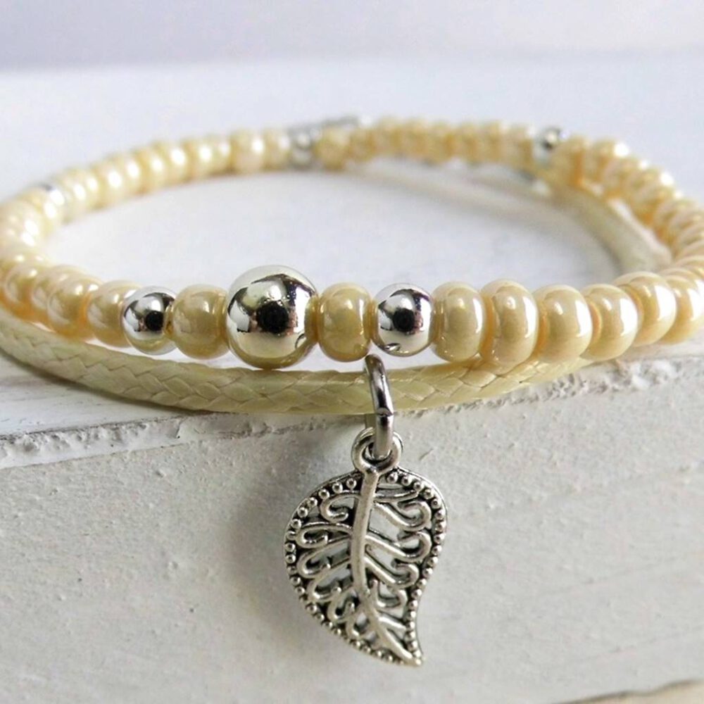Armband Set vanille mit Blatt Anhänger