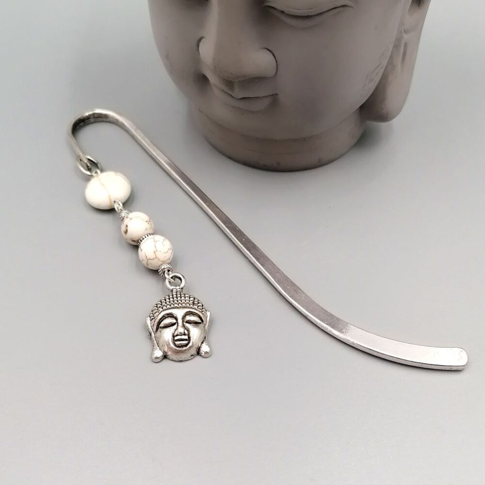 silberfarbenes Metall Lesezeichen mit Buddha Anhänger