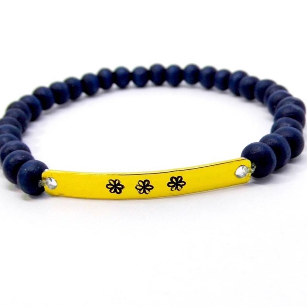 stretcharmband-holzperlen-alu-gold-blau-mit-blumen Armband Blümchen blau-gold