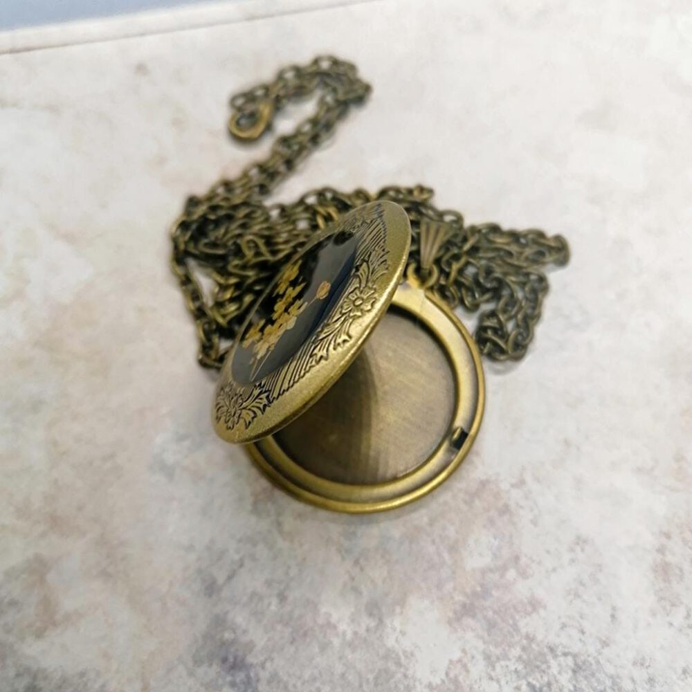Vintage Medaillon Kette mit Holunderblüte