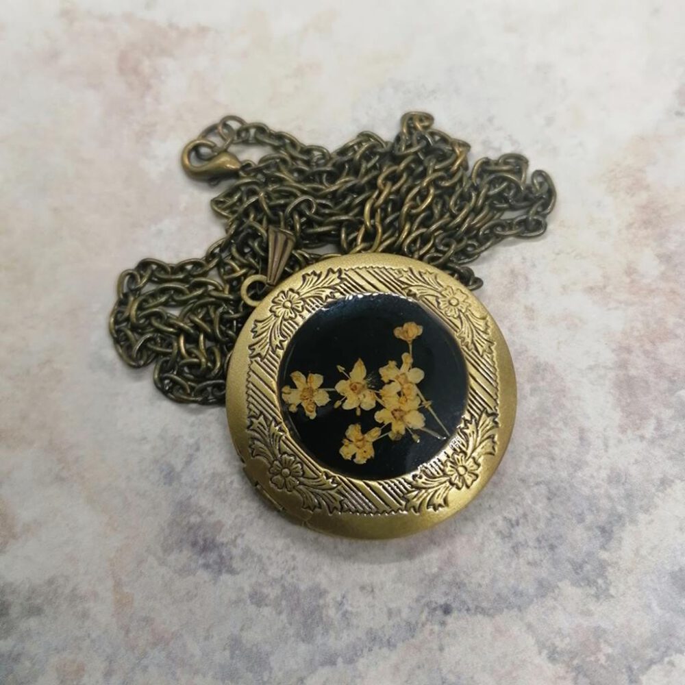 Vintage Medaillon Kette mit Holunderblüte