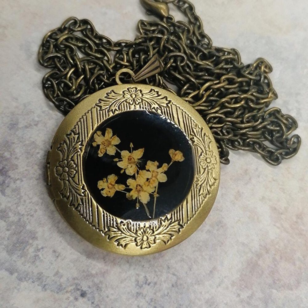 Vintage Medaillon Kette mit Holunderblüte