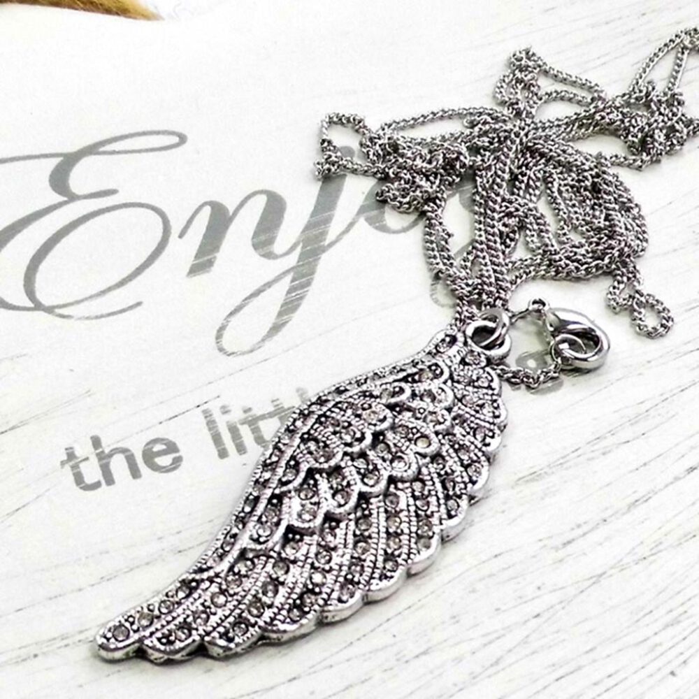 Kette mit Strass besetztem Engelsflügel