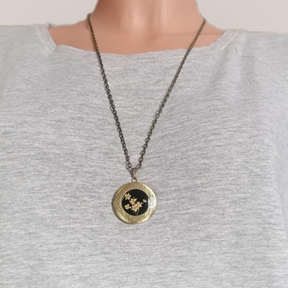 Vintage Medaillon Kette mit Holunderblüte