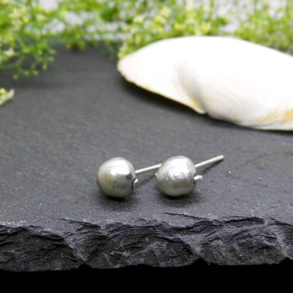 Ohrstecker Süsswasserperlen grau silber