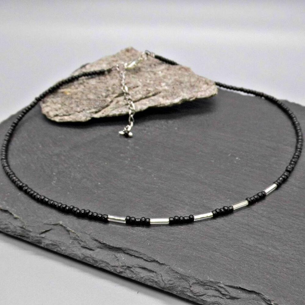kurze-halskette-schwarz-silber-perlen-duenn Choker schwarz-silber