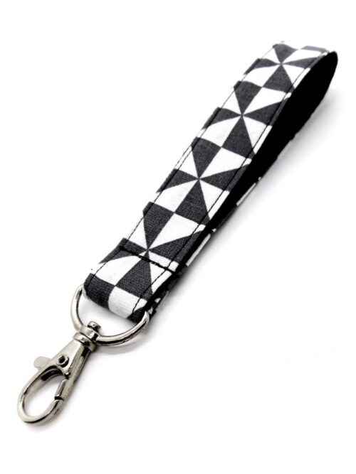 kurzes-schluesselband-geometrisch-anthrazit-weiss Schlüsselband schwarz-weiß