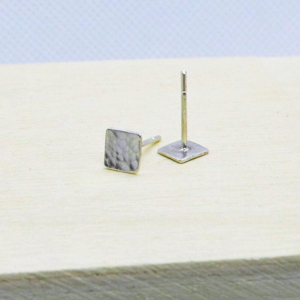 Ohrstecker Quadrat 935 Silber gehämmert