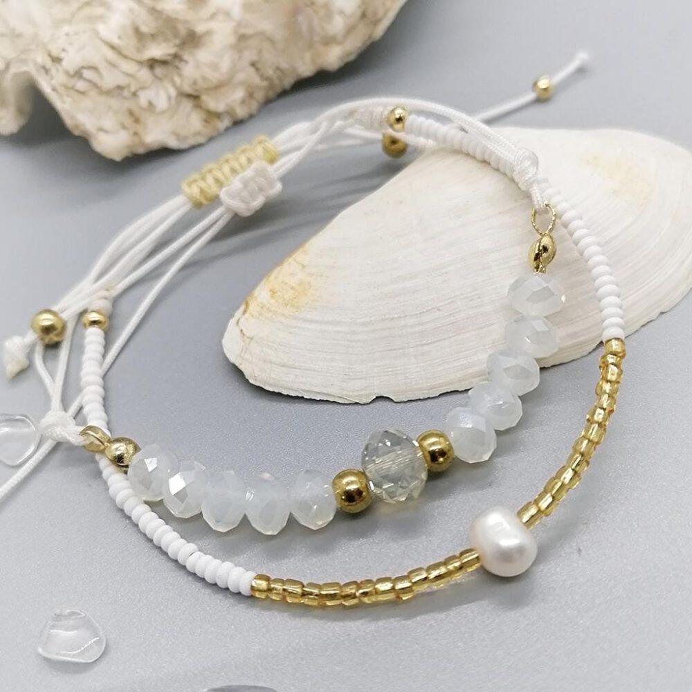 Armband mit opalfarbenen Kristallen