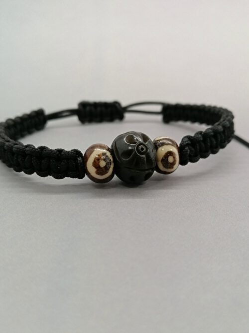 Armband schwarz mit geschnitzter Perle