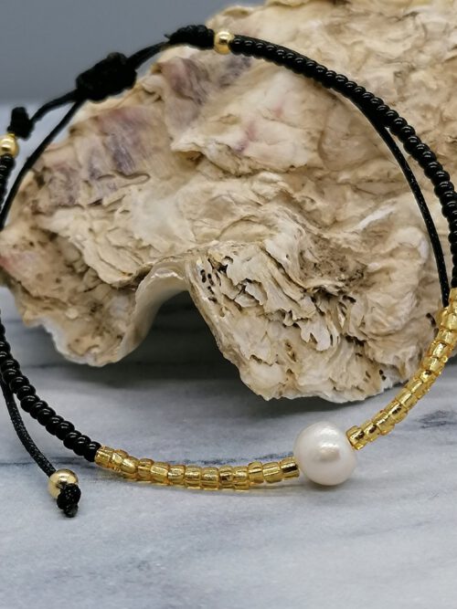 perlen-armband-gold-schwarz-mit-suesswasserperle Armband Süsswasserperle schwarz-gold