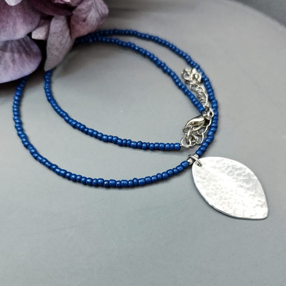 Kette Blatt gehämmert denim-blau