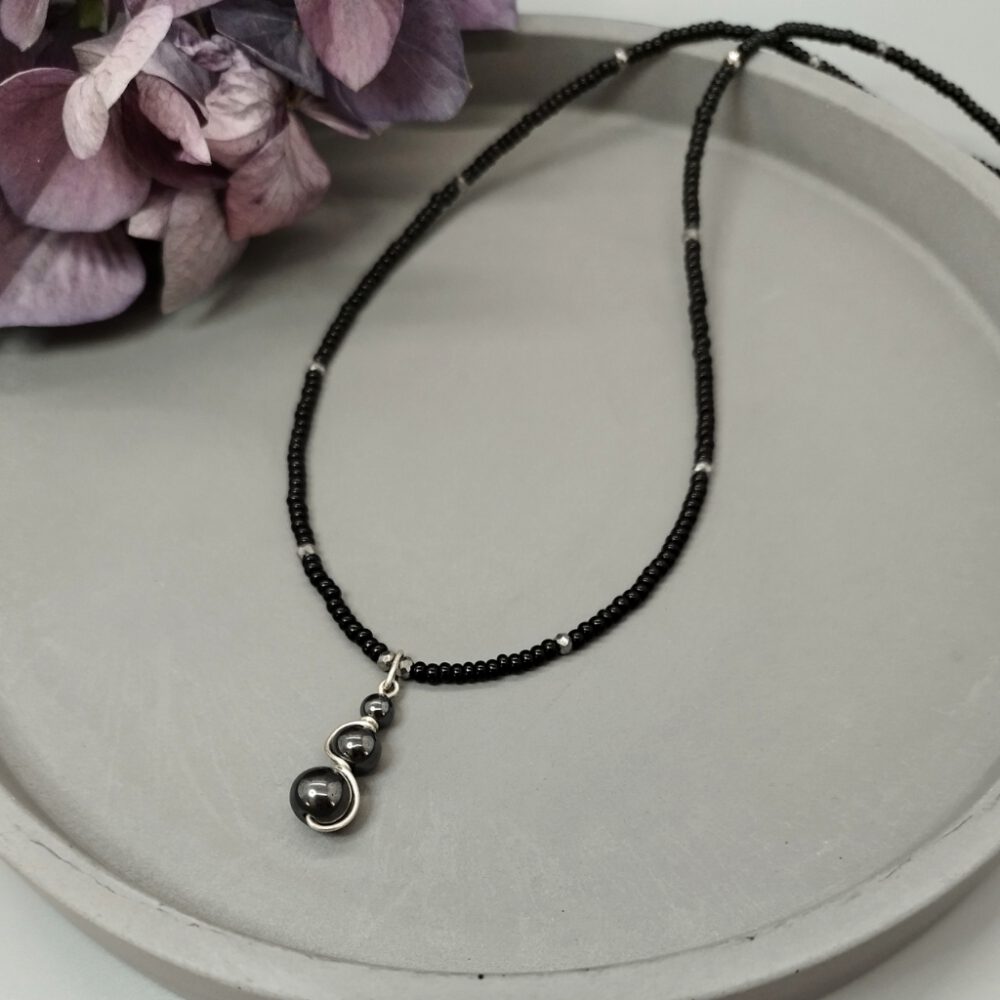 Kette mit Hämatit-Anhänger schwarz-silber