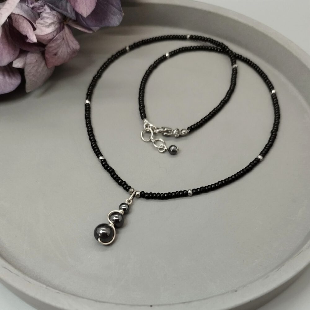 Kette mit Hämatit-Anhänger schwarz-silber
