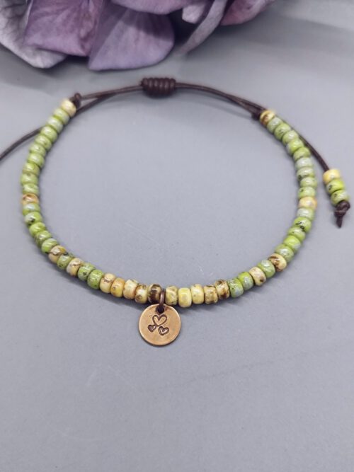 handgefertigtes-lederarmband-mit-miyuki-rocailles Miyuki Leder Armband grün-gelb