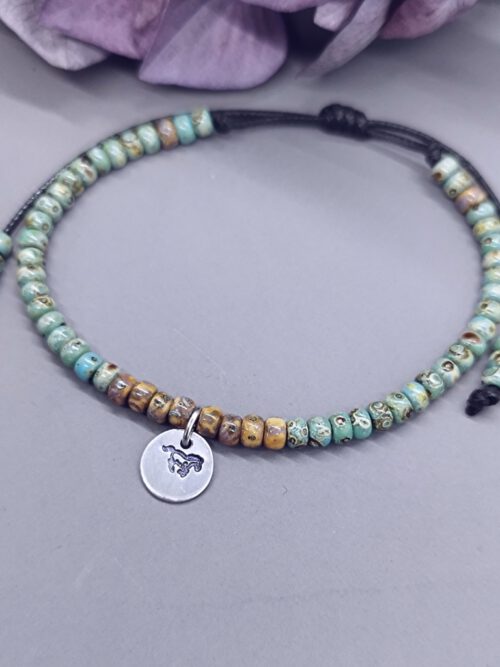 handgemachtes-armband-aus-brauner-baumwolle-mit-pferde-anhänger Miyuki Perlen Armband Anhänger Pferd