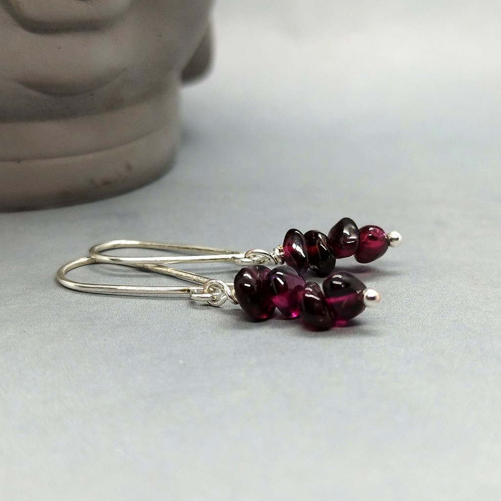 935 Silber Ohrhänger mit Granat Splittern - handgefertigt - Geburtsstein Januar