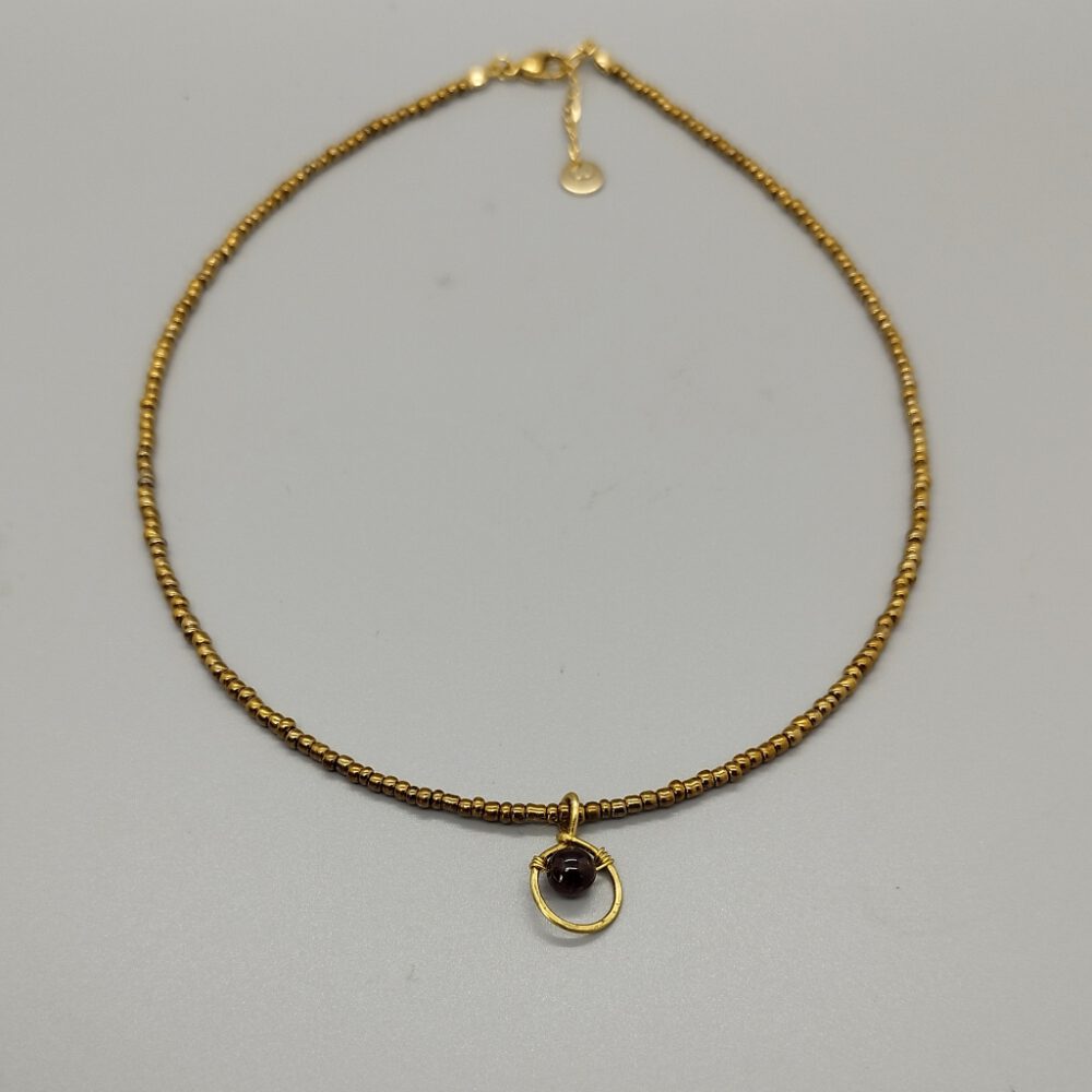 Kette Rocailles gold mit Granat Anhänger