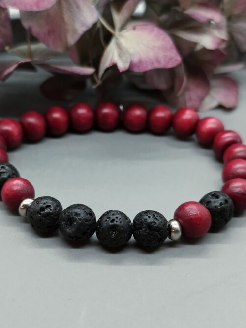 Handgefertigtes Stretch-Armband mit roten Holzperlen und Lavasteinen. Armband Lava Holz schwarz-rot