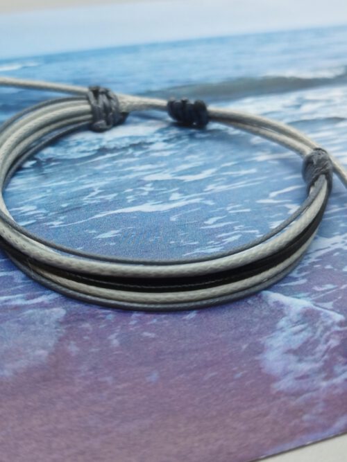 Handgefertigtes grau-schwarzes Textilarmband im Surfer-Look Surfer Armband grau