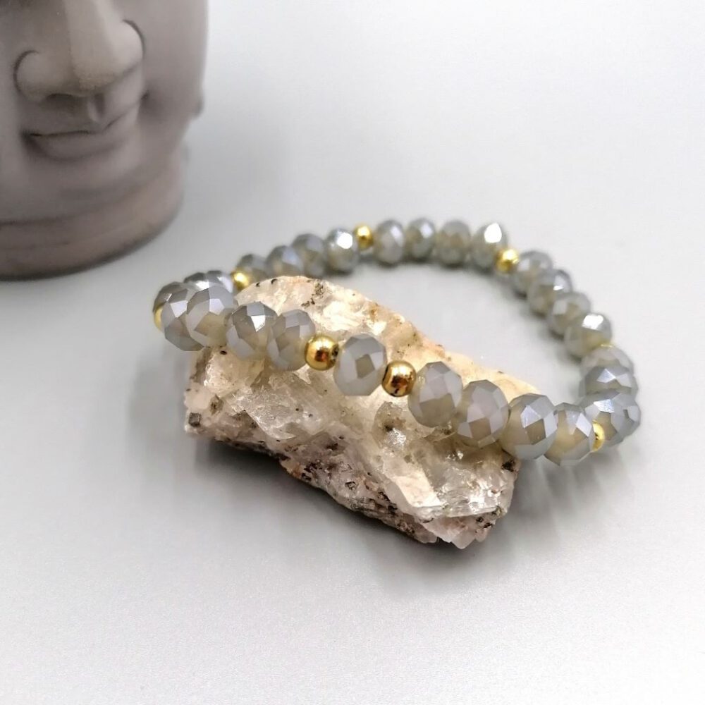 Graues Kristallarmband mit Goldakzenten