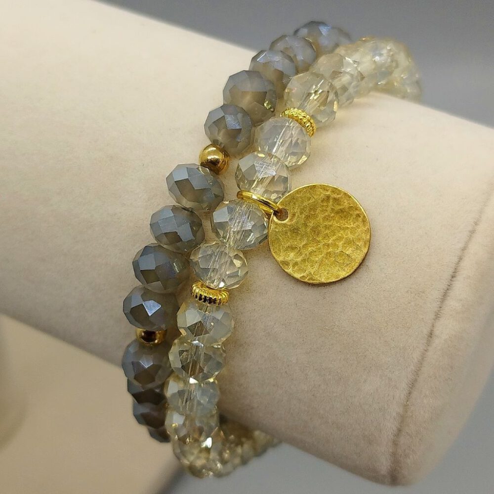 Elegantes Armband mit Kristallperlen perfekt für Layering Kristall Armband mit Messing Anhänger