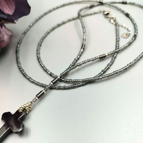 Y-Kette mit Hämatitkreuz grau silber