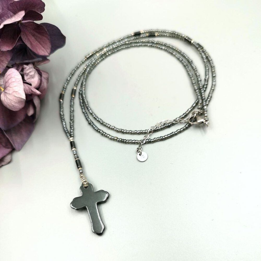 Y-Kette mit Hämatitkreuz grau silber