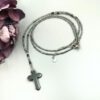Y-Kette mit Hämatitkreuz grau silber