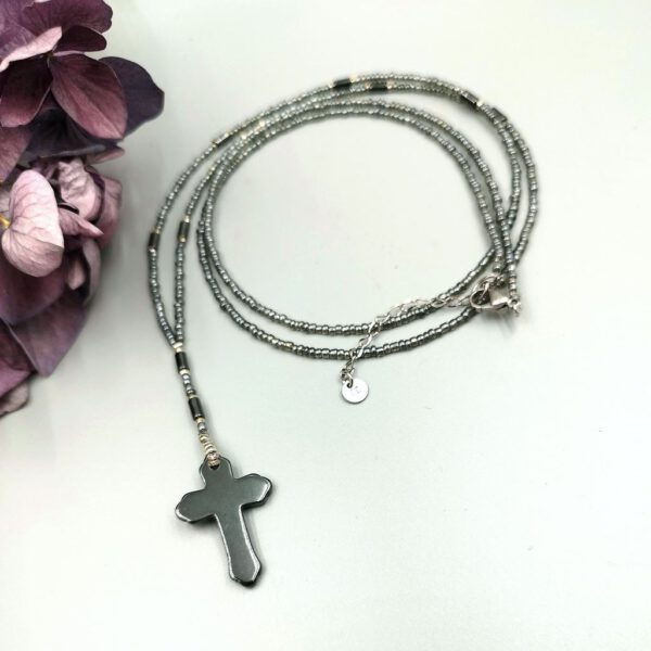 Y-Kette mit Hämatitkreuz grau silber