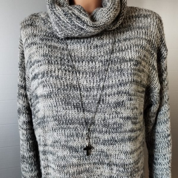 Y-Kette mit Hämatitkreuz grau silber