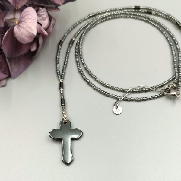 Y-Kette mit Hämatitkreuz grau silber
