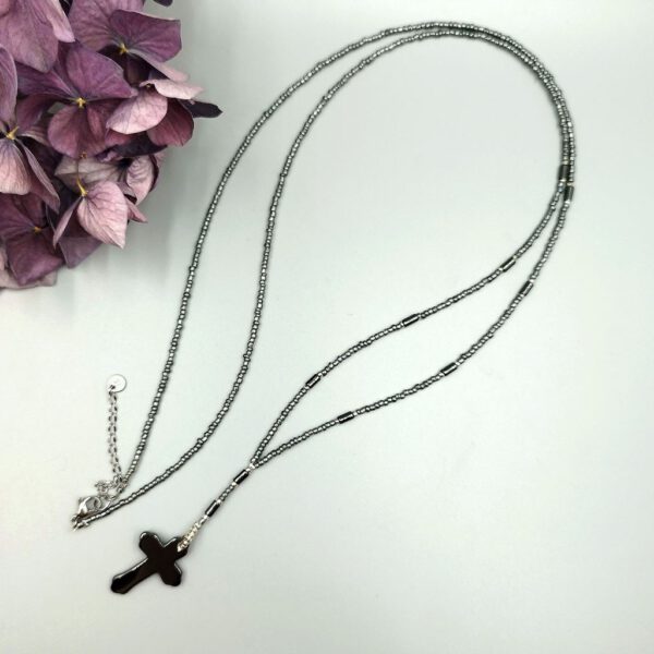 Y-Kette mit Hämatitkreuz grau silber