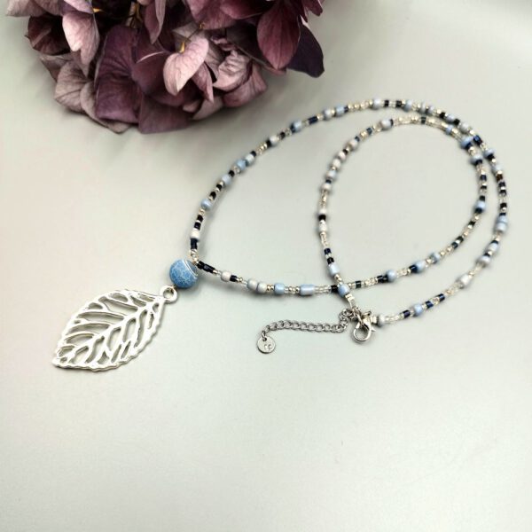 Kette mit blauem Achat & Blattanhänger